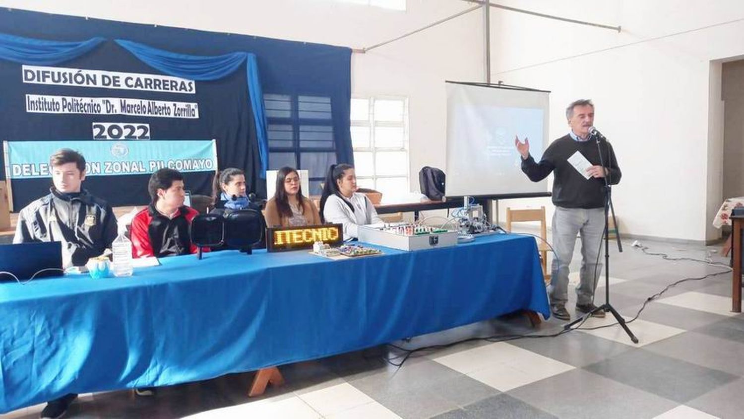 Difunden las carreras que se dictan en el
Instituto Politécnico en recorridas por el interior