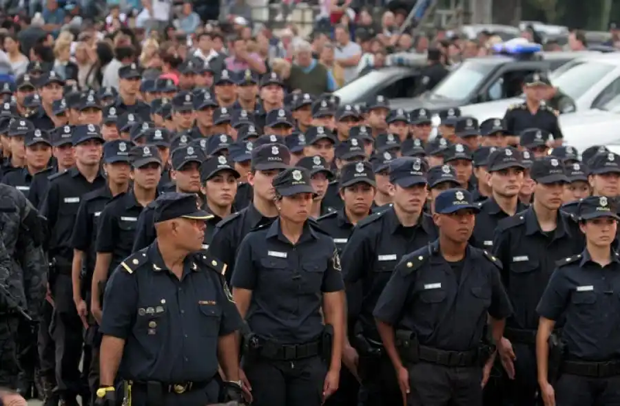 Policía Bonaerense: Dispusieron 879 promociones
