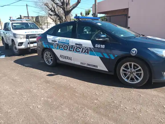 Allanamientos en dos viviendas y detención de un masculino por una causa de narcomenudeo