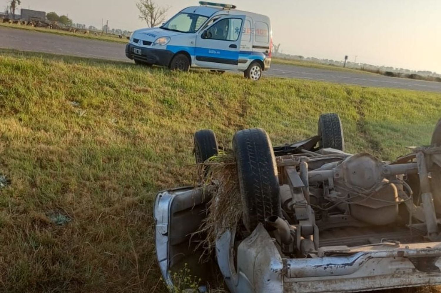 Una camioneta volcó sobre RP67s, camino a Villa San José