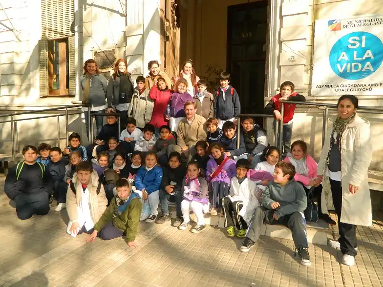 Alumnos de una escuela en la municipalidad