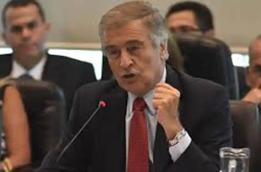 Aguad: «Sería un disparate gastar miles de millones de dólares en extraer al submarino»