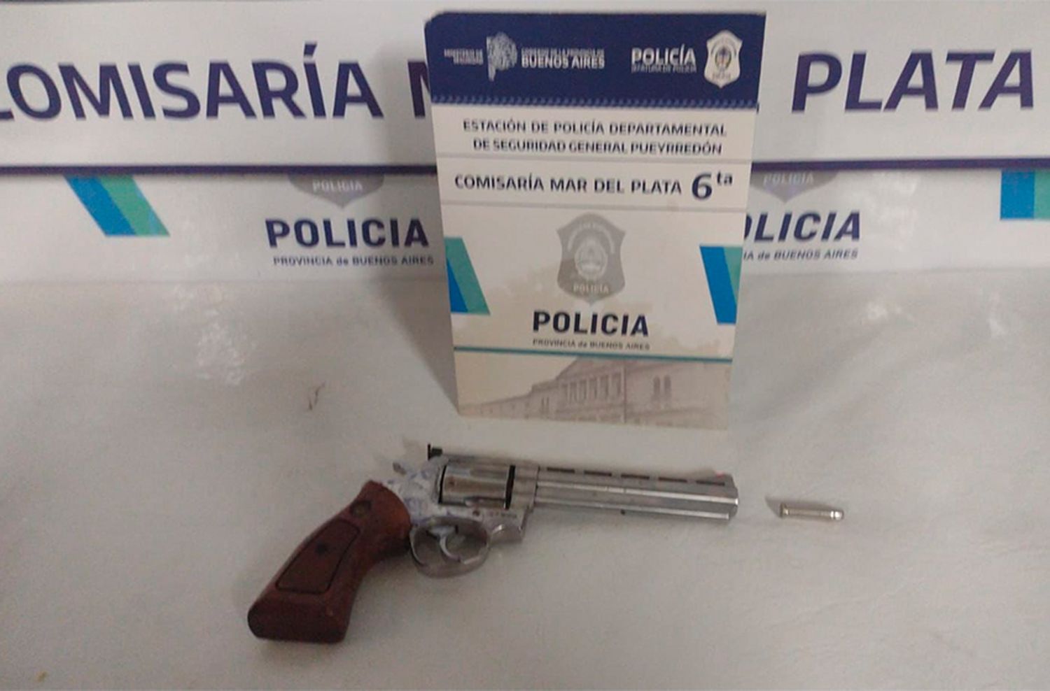 Vestido con piloto negro, andaba a los tiros en el barrio Ameghino