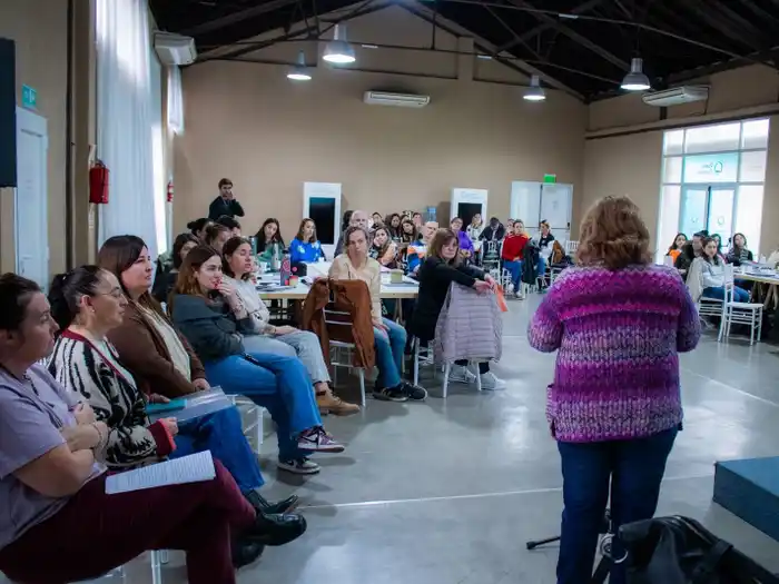 Jimena López cerró el primer curso de formación permanente de Puerto Quequén