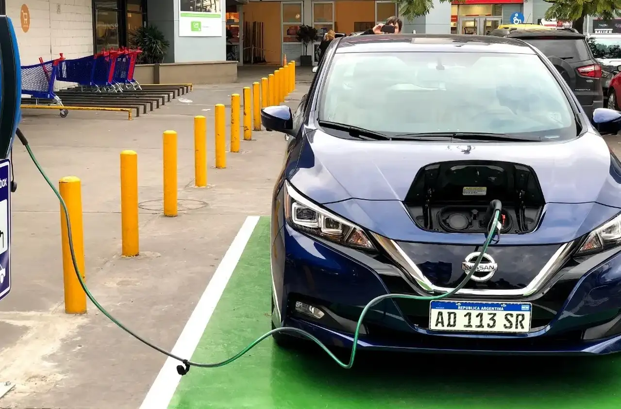 Los autos eléctricos podrían incorporarse a la flota de taxis y remises en Mar del Plata.