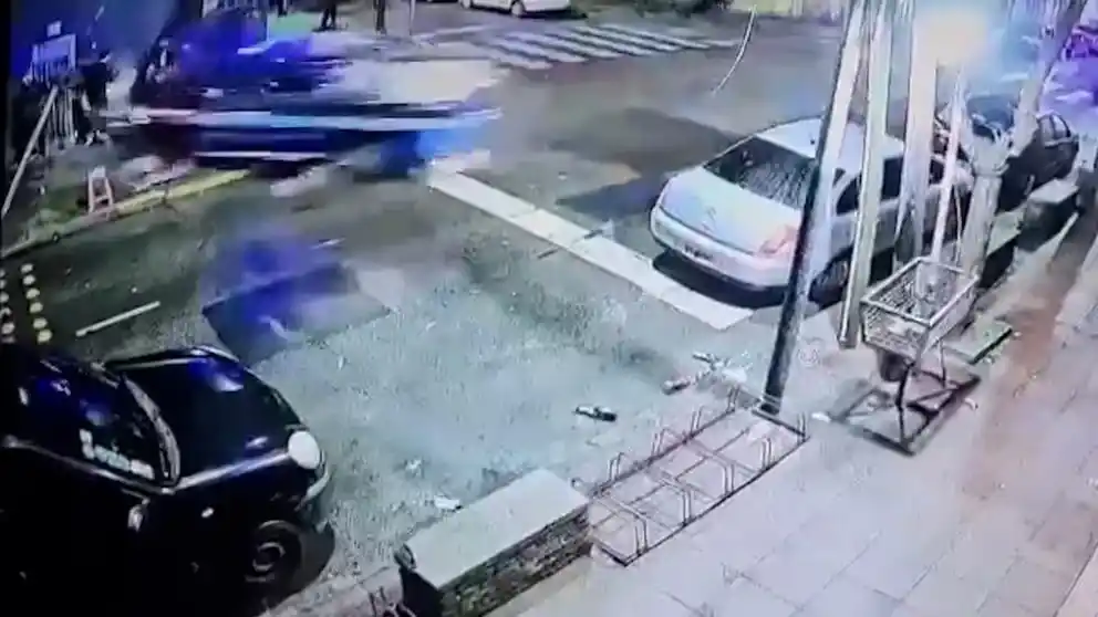 Las víctimas compartían un asado con amigos cuando un móvil fuera de control los atropelló