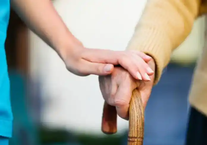 El desafío de cuidar a un ser querido con una enfermedad de consideración