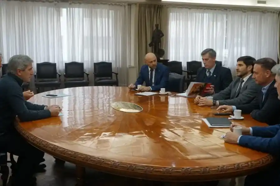 Pullaro y parte de su gabinete volverán a reunirse con Luis Caputo