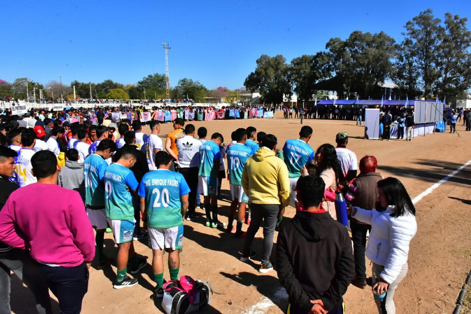 Gildo Insfrán dio el puntapié
inicial del Torneo de la Amistad