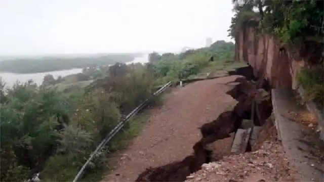 Desbarrancamientos en Diamante: algunas familias evacuadas vuelven a sus hogares