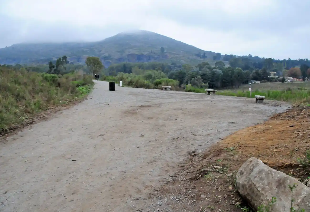La senda de Las Ánimas desafía con su traza zigzagueante y la belleza de las sierras
