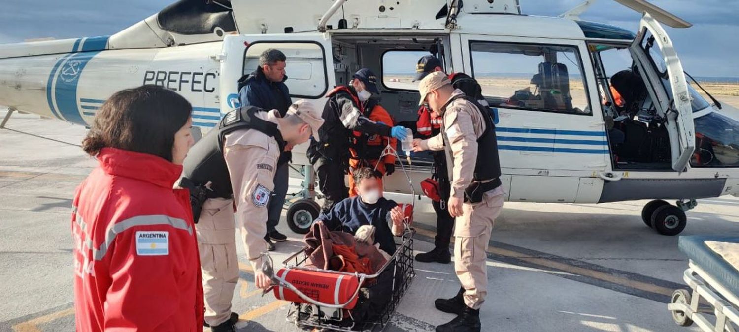 El joven de Necochea evacuado por la Prefectura Naval Argentina
