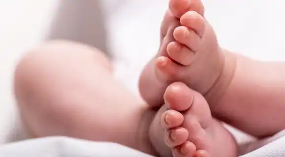 DETIENEN A UNA MUJER POR INFANTICIDIO: parió en su casa y el bebé murió de un golpe en la cabeza 