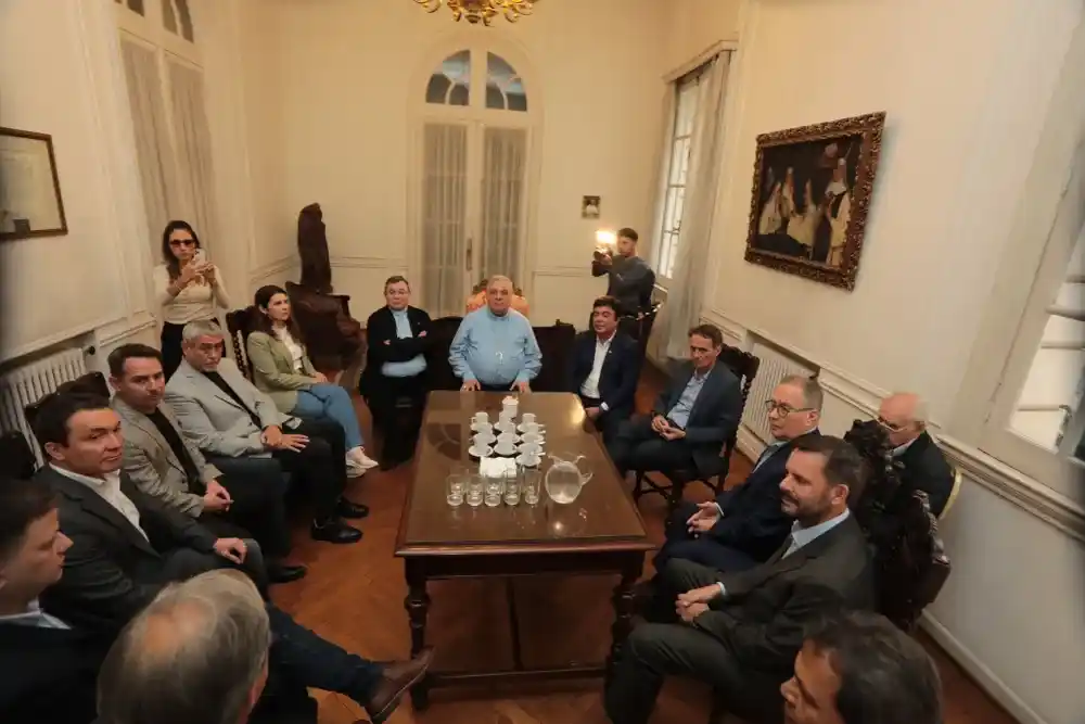 Además, advirtieron que tanto municipios como parroquias y organizaciones sociales están absorbiendo necesidades que antes eran cubiertas por el Estado nacional.