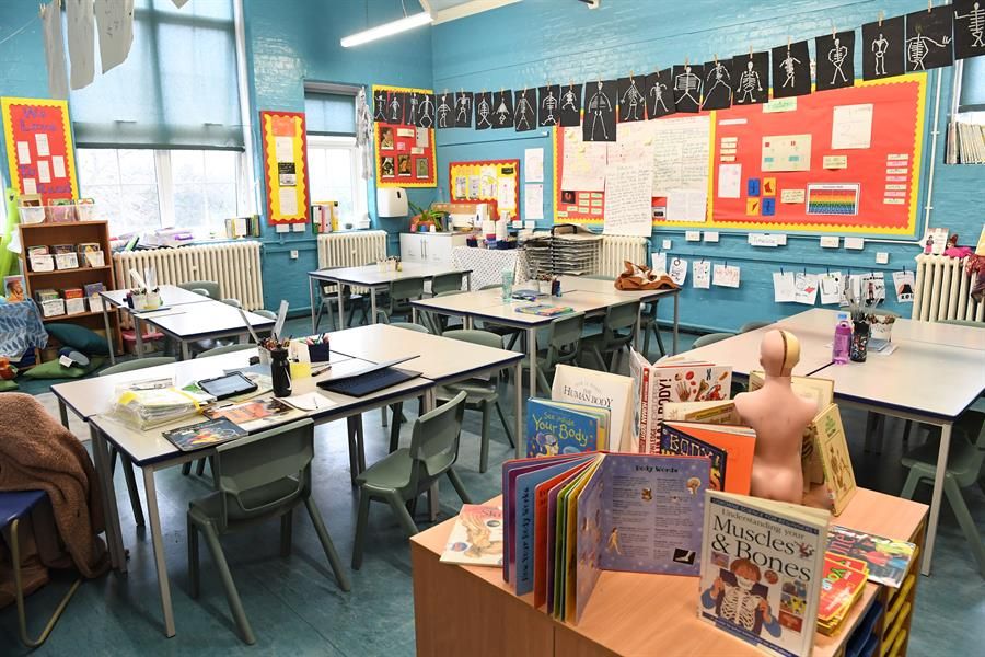 Inglaterra reabre las escuelas
