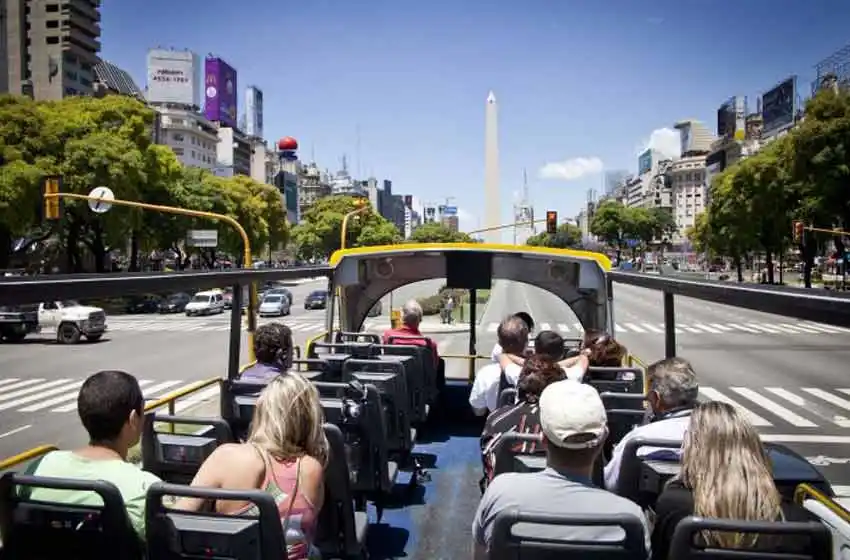 Estiman que turistas gastarán 2500 millones durante el finde largo