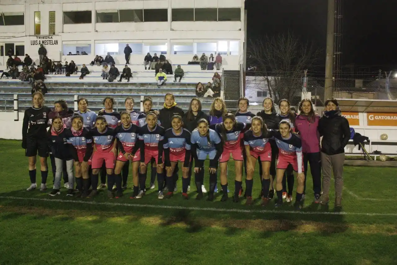 El seleccionado tandilense, en un cotejo preparatorio. Hoy inicia la competencia oficial.