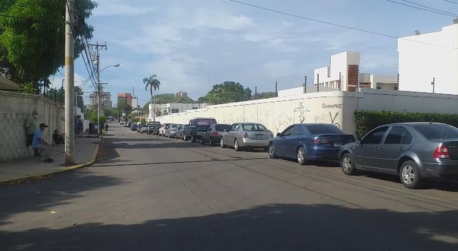 Combustible iraní empeora colas en gasolineras zulianas