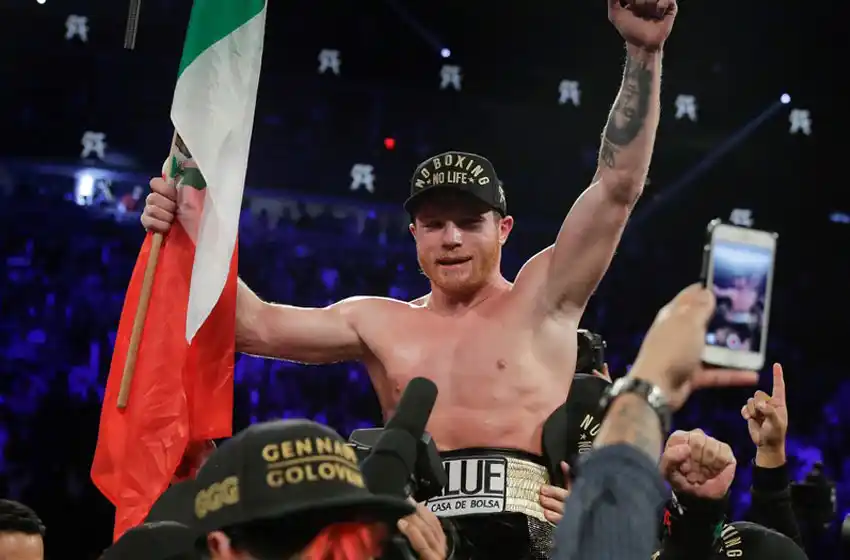 Canelo venció a Golovkin y se llevó los cinturones de campeón