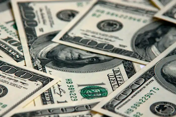 Dólar: Blue baja a $11,45 y oficial cede un centavo a $7,88