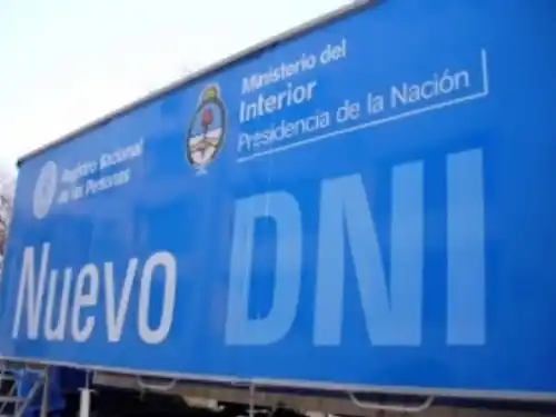 Renovó su DNI y le llegó con su edad cambiada