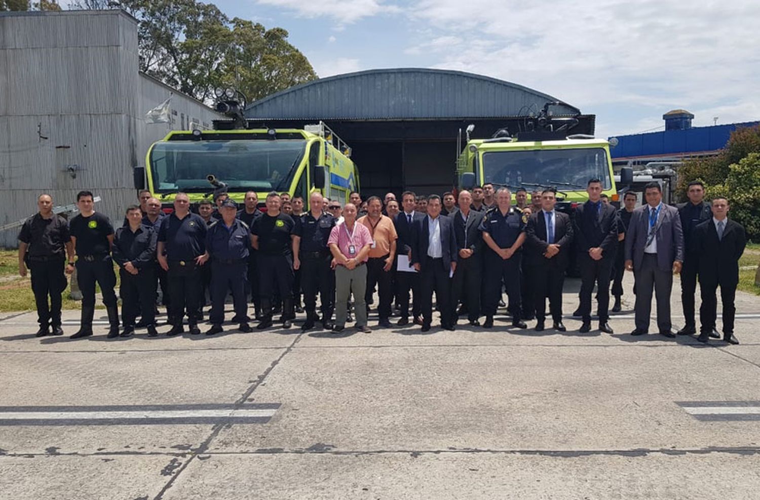 Bomberos de la Policía Federal ya trabajan en el Aeropuerto Astor Piazzolla