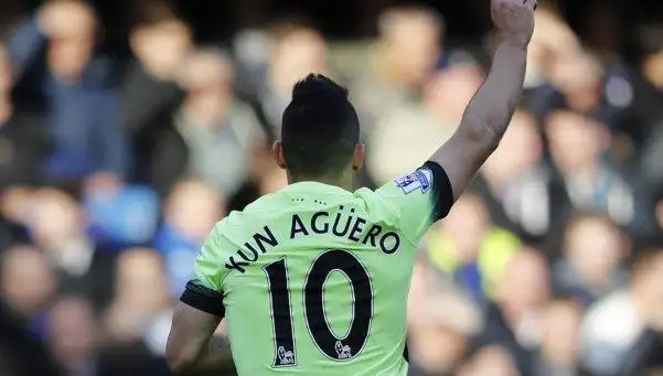 Agüero descolló en la goleada del City al Chelsea