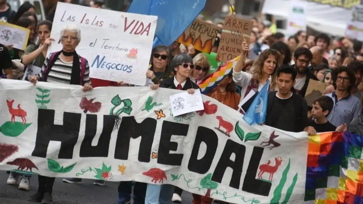 Santafesinos se manifestaron para exigir la protección de los humedales