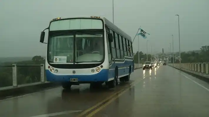 La lluvia aguó la marcha pero no el reclamo: hubo caravana