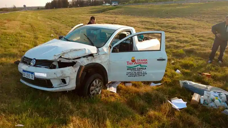 Conductor se durmió al volante y volcó sobre Autovía Artigas