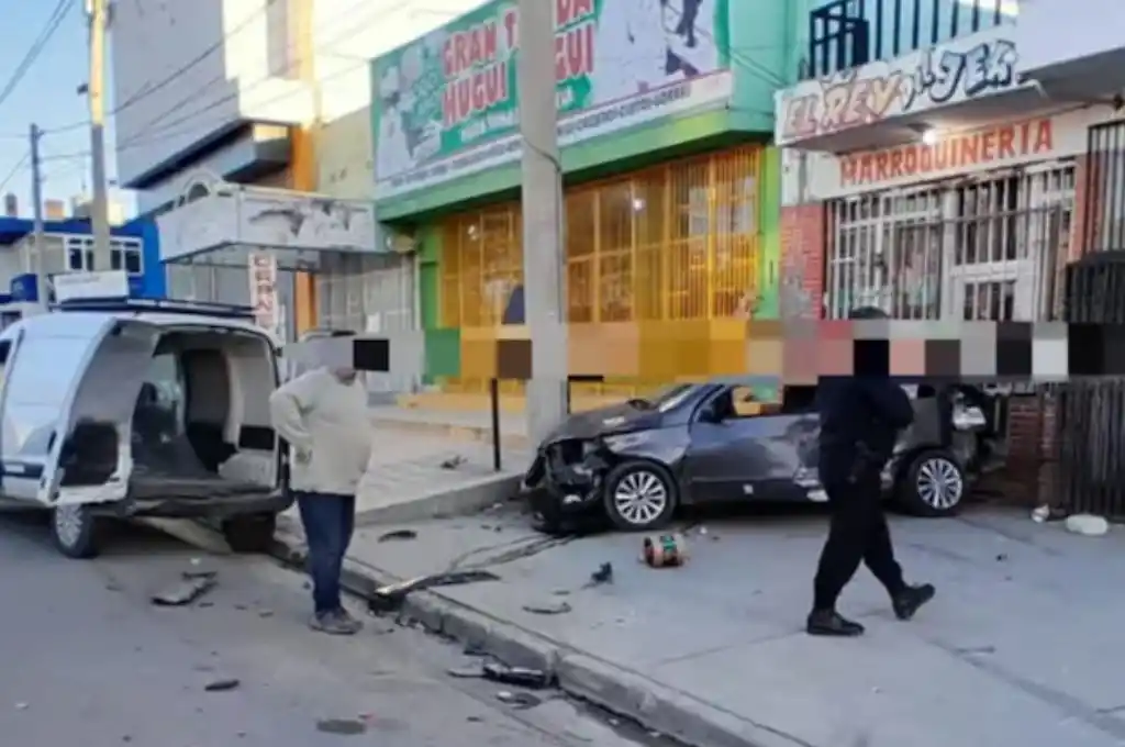 Chocó contra un vehículo estacionado