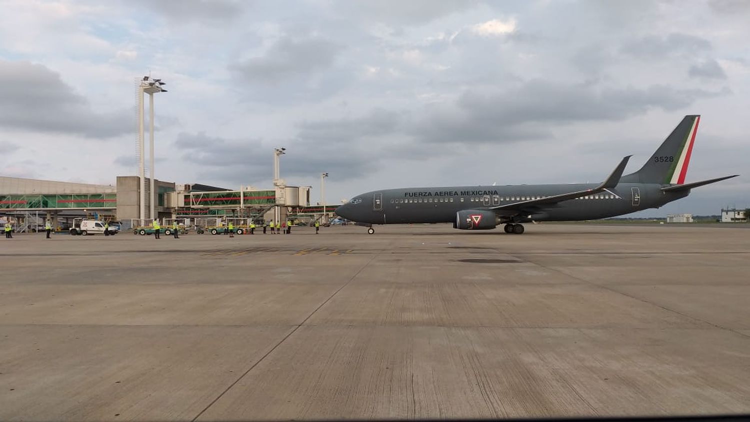 300 argentinos en casa con los Boeing 737 de la Fuerza Aérea Mexicana