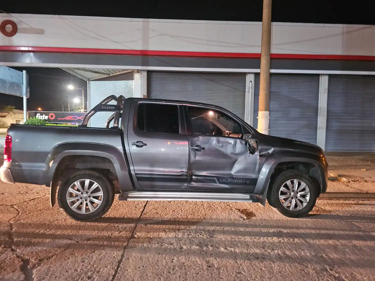 El violento impacto fue contra el lateral derecho.