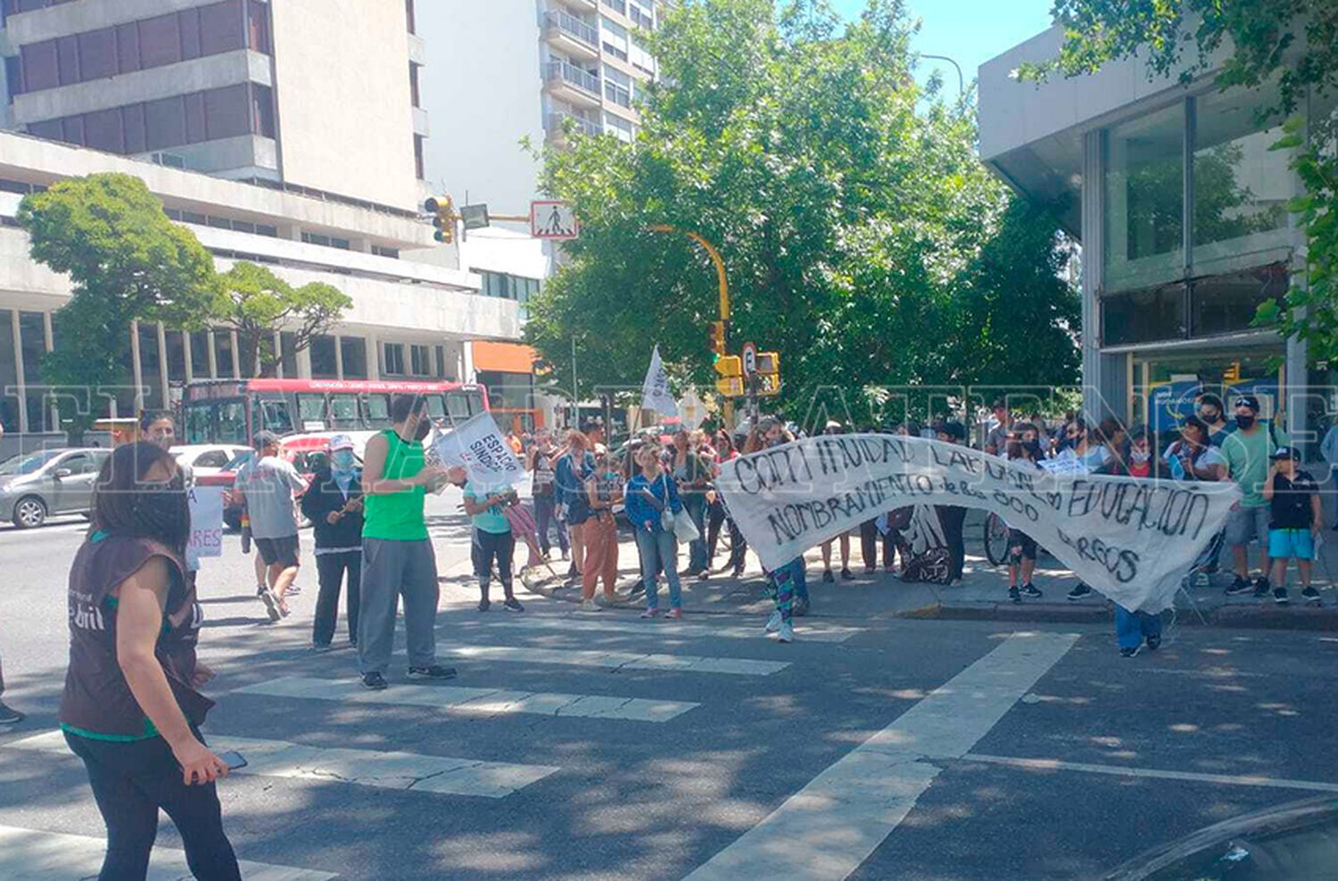Denuncian la pérdida de 200 puestos de trabajo en educación