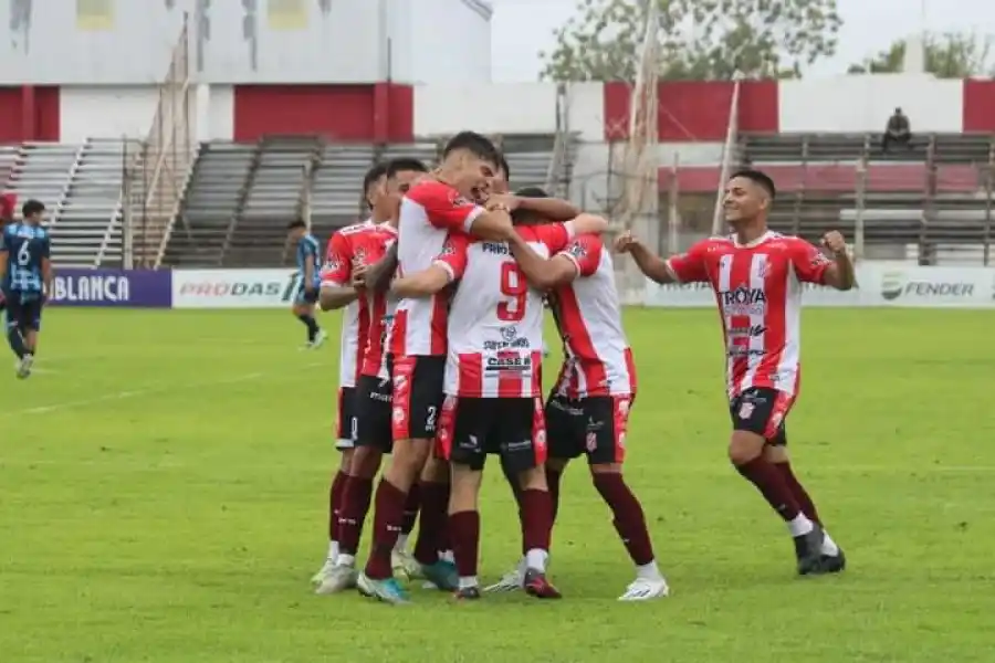 9 de Julio goleó en casa y se metió en zona de clasificación