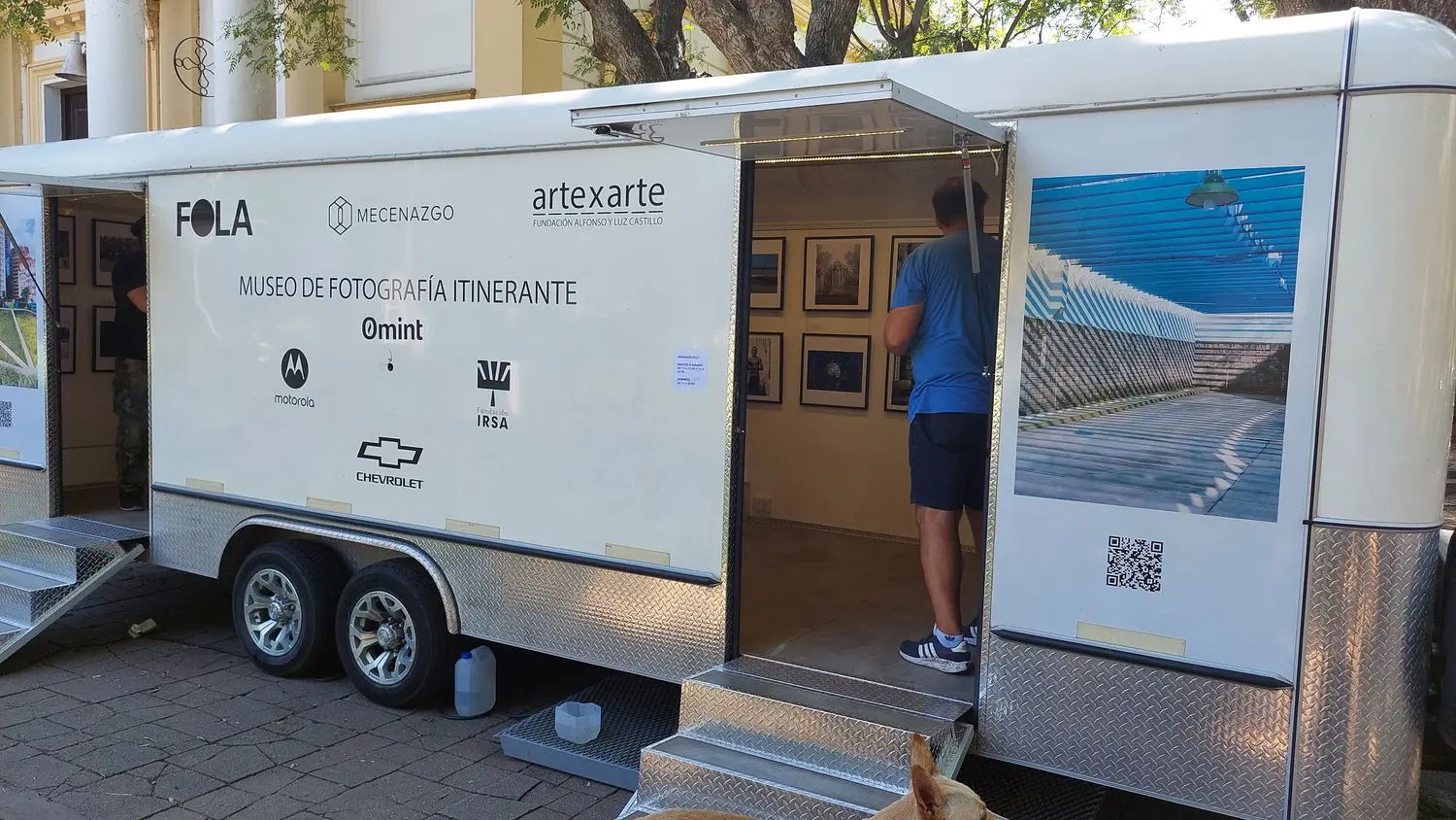 Le robaron el cable de la luz al museo itinerante de fotografía, que se queda en San Pedro una semana más