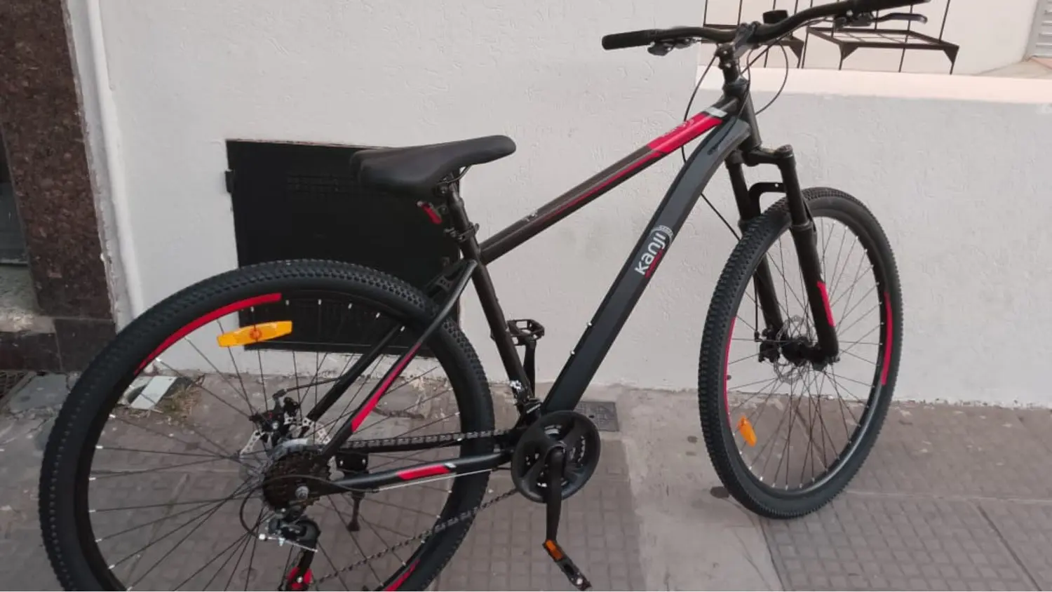 La bicicleta que le fue sustraída a un hombre, que resultó golpeado por dos delincuentes.
