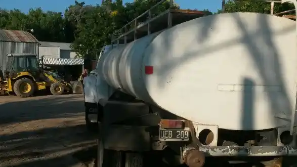 Pueblo Belgrano asiste con agua a vecinos de Gualeguaychú