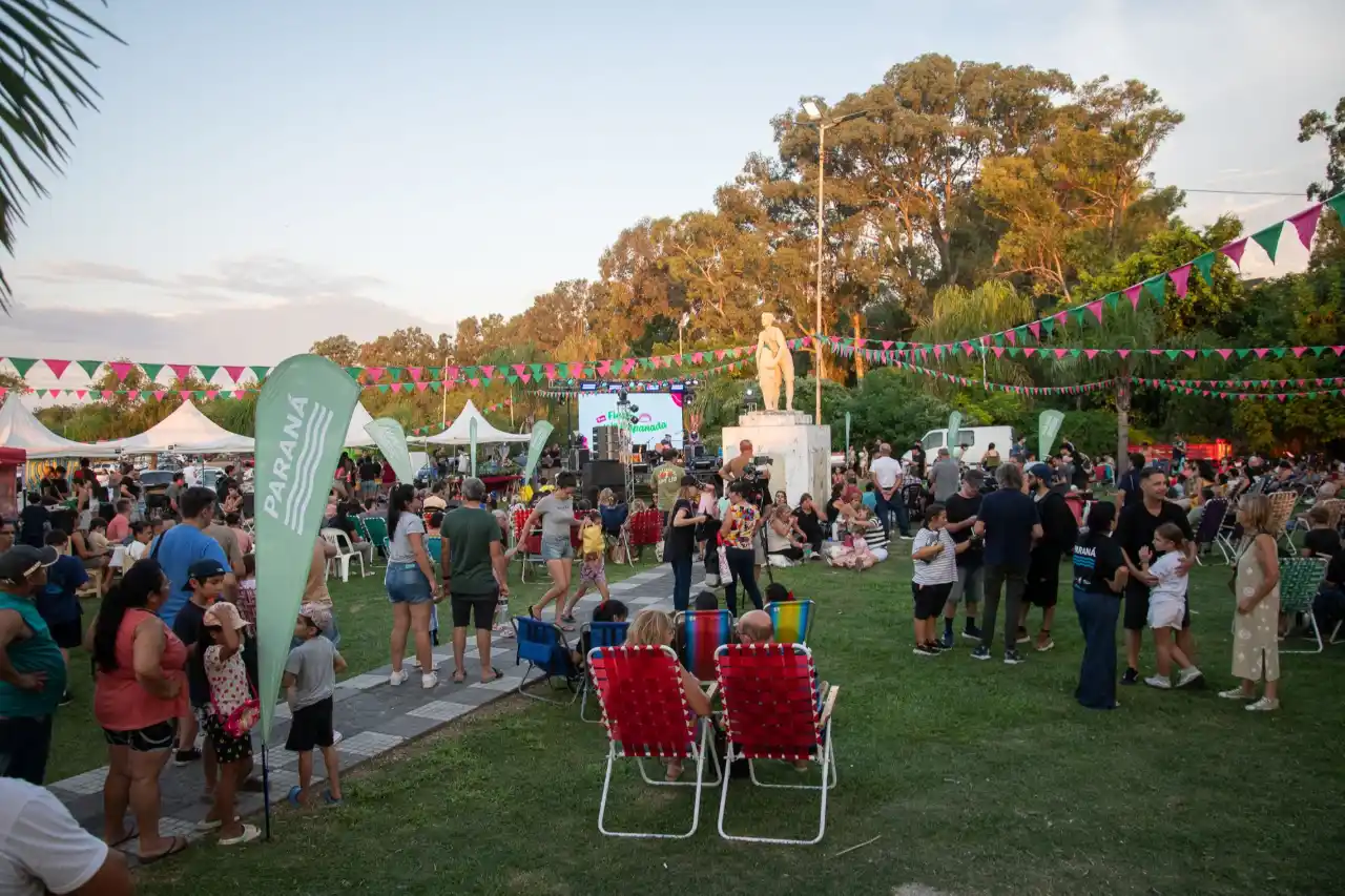 Multitudinaria convocatoria en la Fiesta de la Empanada de Pescado, un clásico de Semana Santa en Paraná