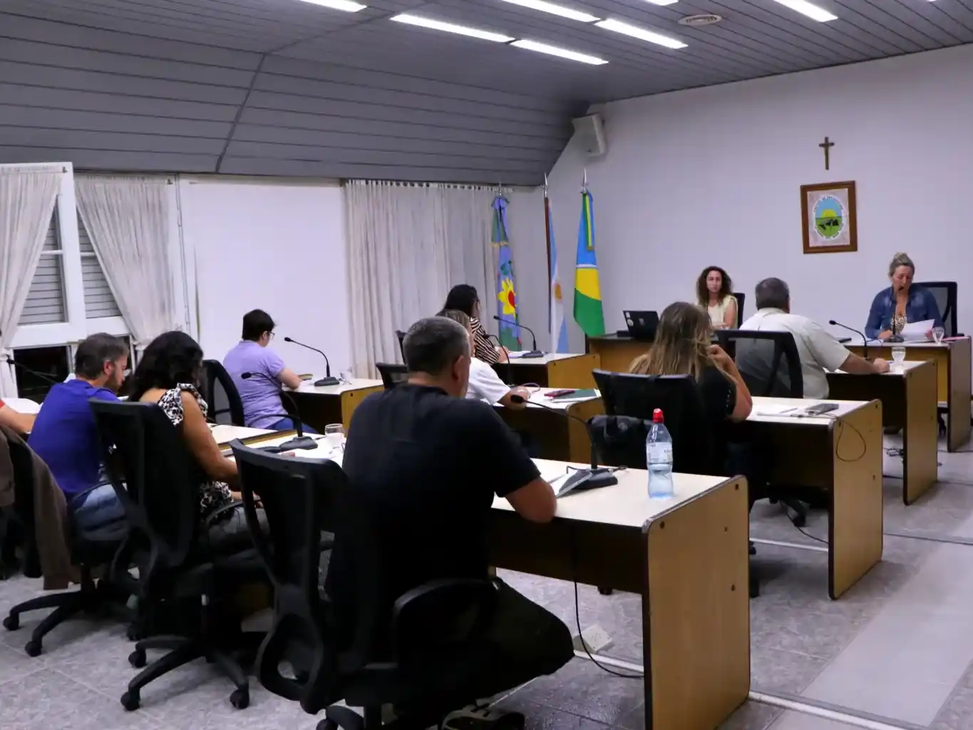 La secretaria de Gobierno y Hacienda, Melisa Eriksen y el contador municipal, Sebastián Chiaradía, fueron a dar precisiones técnicas y a responder preguntas