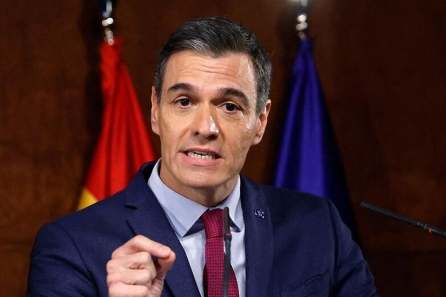 Analista internacional examina el conflicto contra España: "El capitalismo español no se va inmolar por Sánchez"