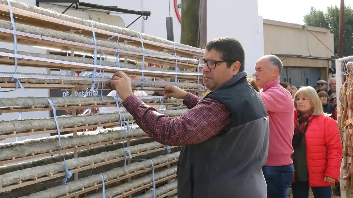 En San Andrés de Giles hicieron un salame de 230 metros y ahora es el más largo