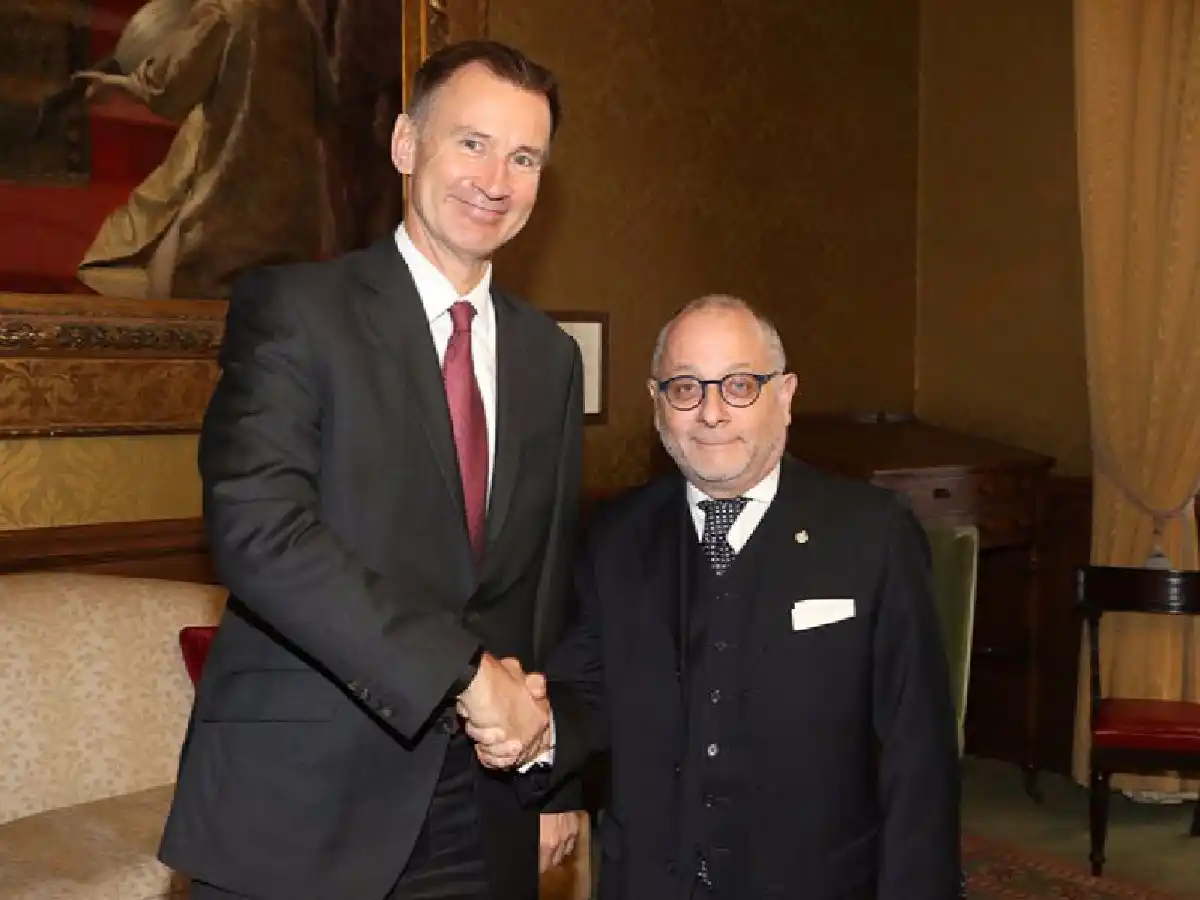 Argentina e Inglaterra buscan acuerdo por los vuelos a las Islas Malvinas