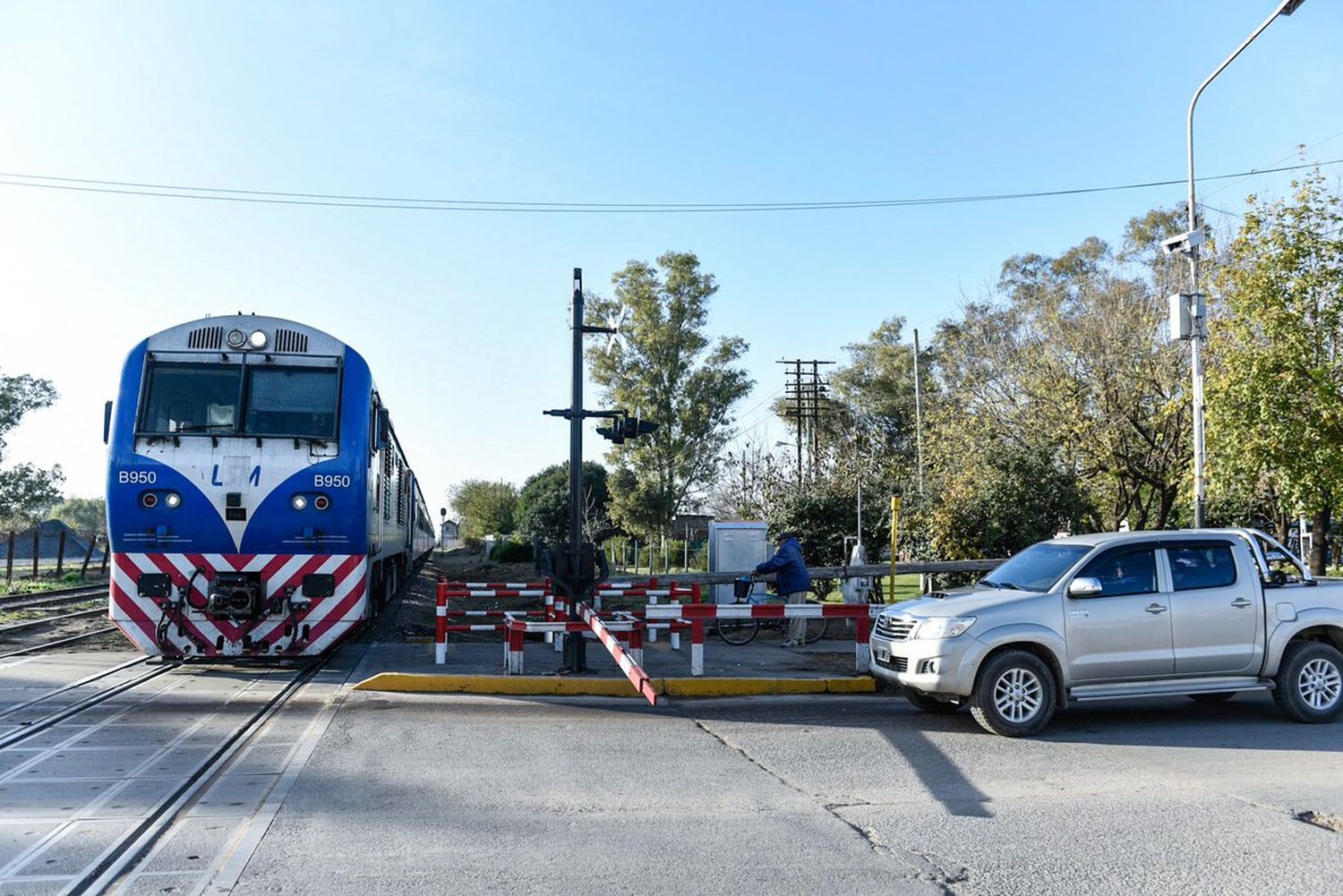 Pilar: Primera cámara de fotomultas en un paso a nivel en la estación Derqui