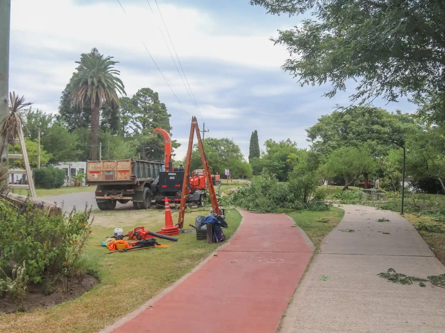 Concluyó la limpieza integral del Camino de la Costa y la ribera del río Gualeguaychú