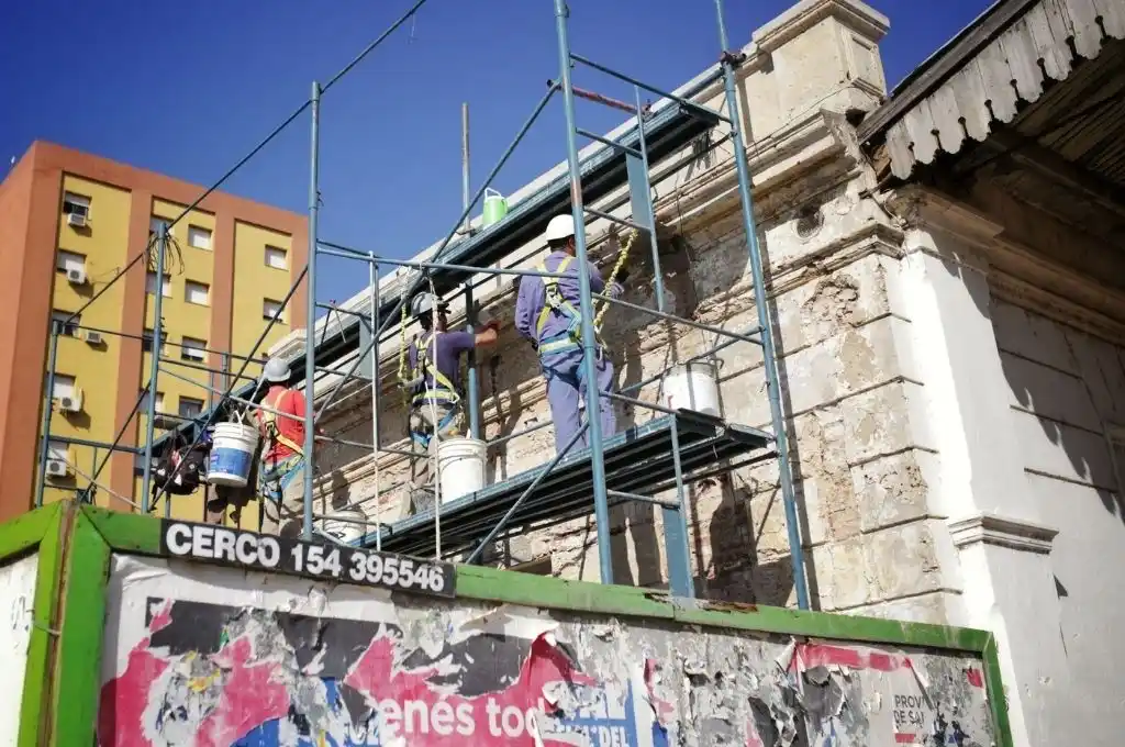 Estación Mitre: comenzó la puesta en valor del emblemático edificio