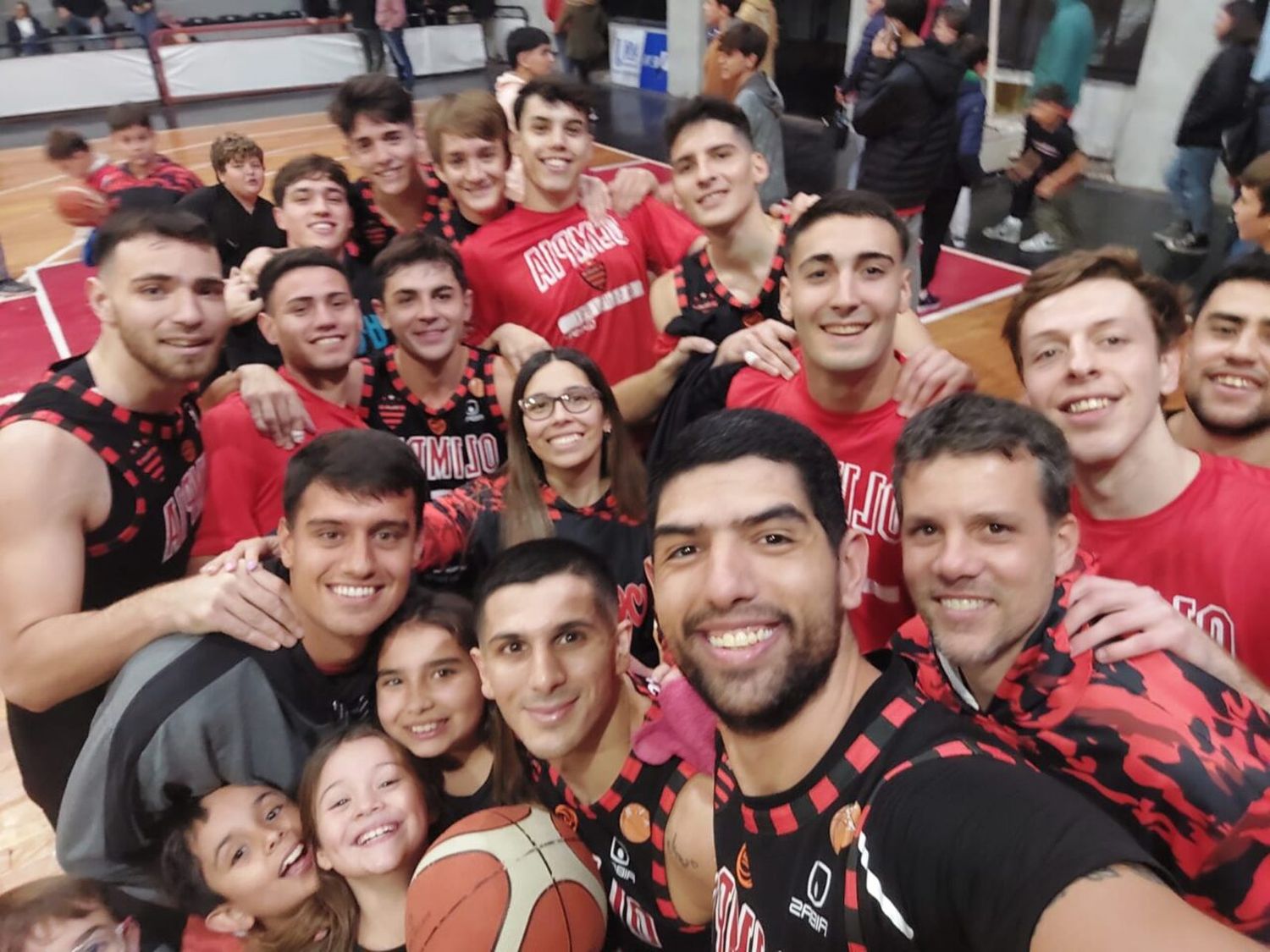 Olimpia se quedó con el primer juego en el arranque de los cuartos de final