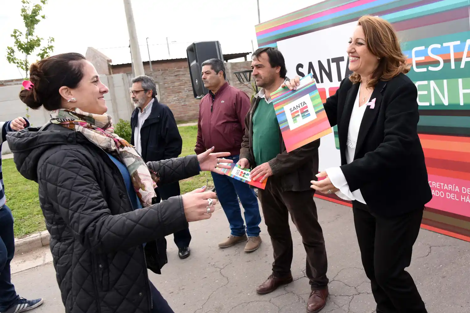 Mónica Fein entregó 46 lotes en el Parque Habitacional Ibarlucea