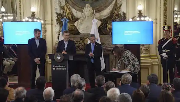 Vidal suscribió el “Compromiso Federal para la Modernización del Estado”