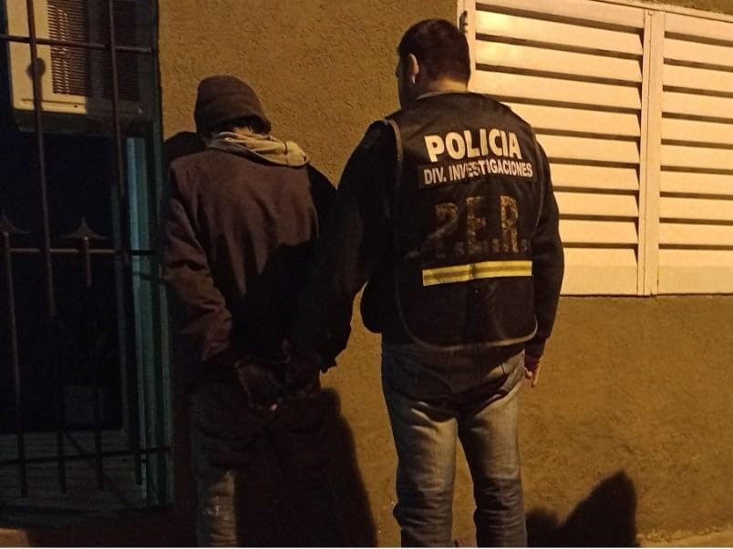 Lo atacaron con un cuchillo mientras dormía: detuvieron al agresor a los pocos minutos